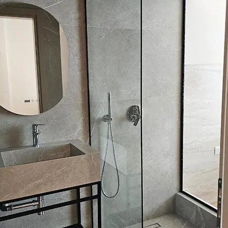 The Center 101 Apartment